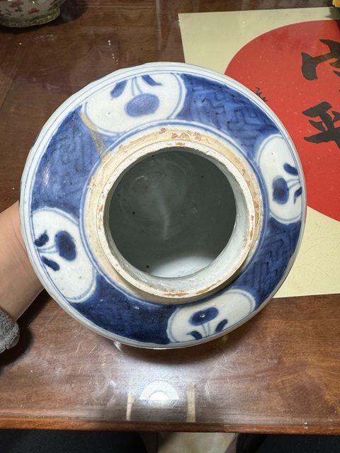 古玩陶瓷明末清初 青花纏枝花卉紋罐真品鑒賞圖