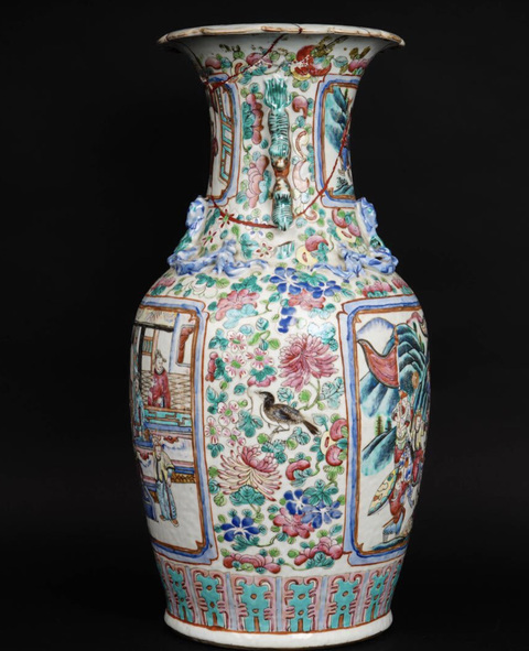 古玩陶瓷粉彩人物故事紋花口瓶真品鑒賞圖