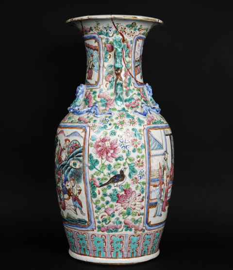 古玩陶瓷粉彩人物故事紋花口瓶真品鑒賞圖