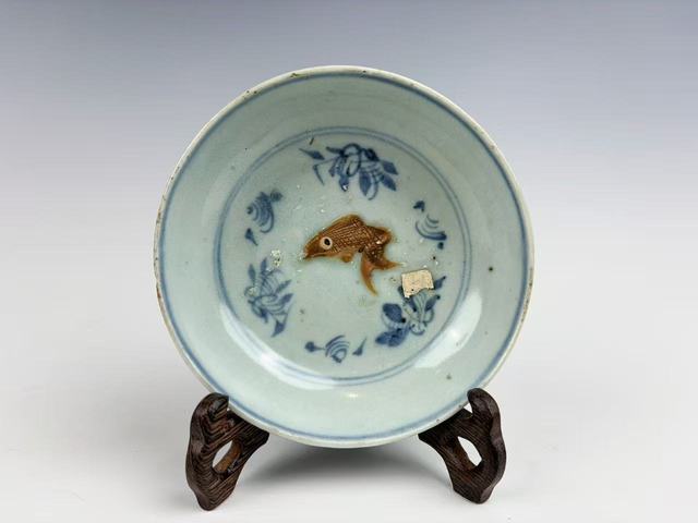 古玩陶瓷明中期·青花露胎魚藻紋臥足洗真品鑒賞圖