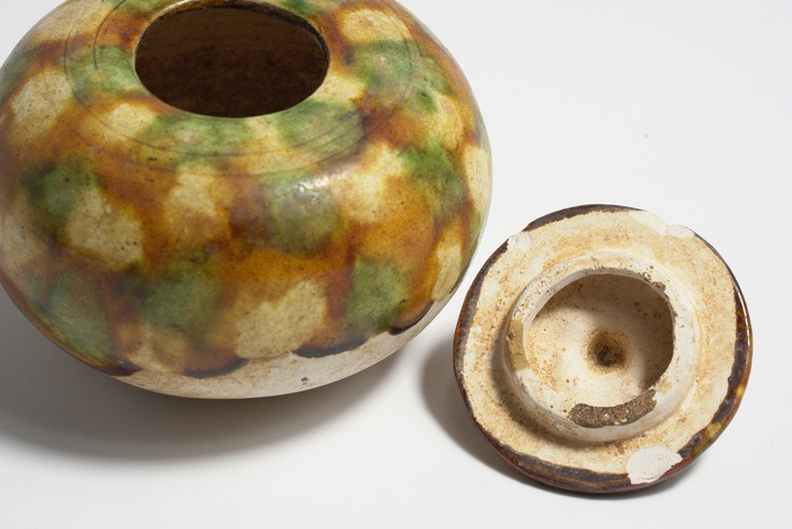 古玩陶瓷唐三彩蓋罐真品鑒賞圖