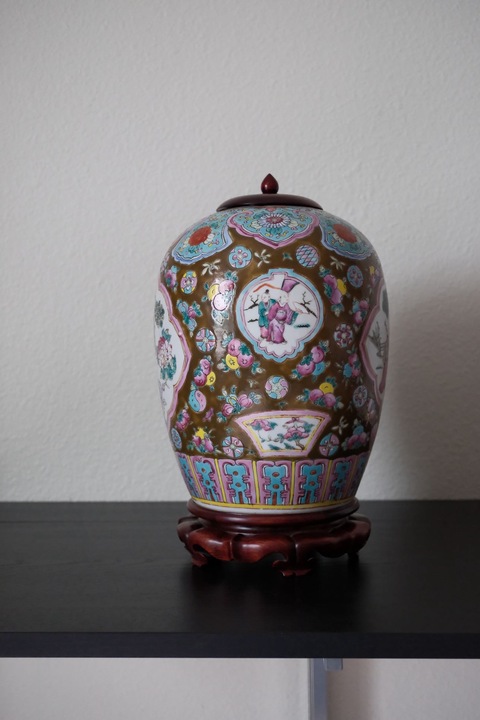 古玩陶瓷清晚期 粉彩人物紋冬瓜罐真品鑒賞圖