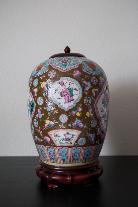 古玩陶瓷清晚期 粉彩人物紋冬瓜罐真品鑒賞圖