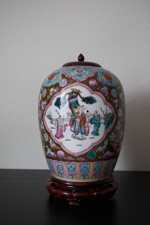 古玩陶瓷清晚期 粉彩人物紋冬瓜罐真品鑒賞圖