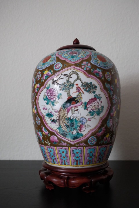 古玩陶瓷清晚期 粉彩人物紋冬瓜罐真品鑒賞圖