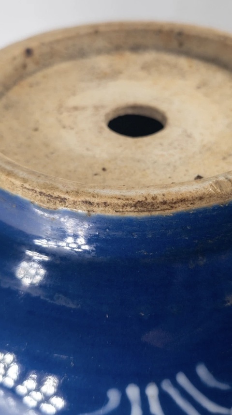 古玩陶瓷祭藍釉堆白花盆真品鑒賞圖