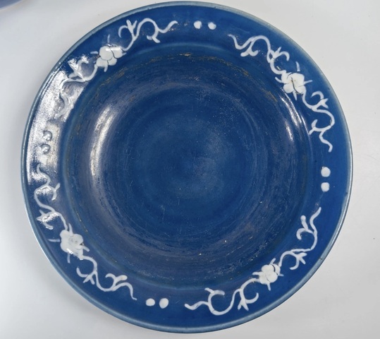 古玩陶瓷祭藍釉堆白花盆真品鑒賞圖