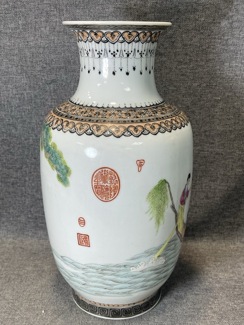 古玩陶瓷粉彩人物故事圖燈籠瓶拍賣，當(dāng)前價(jià)格29800元