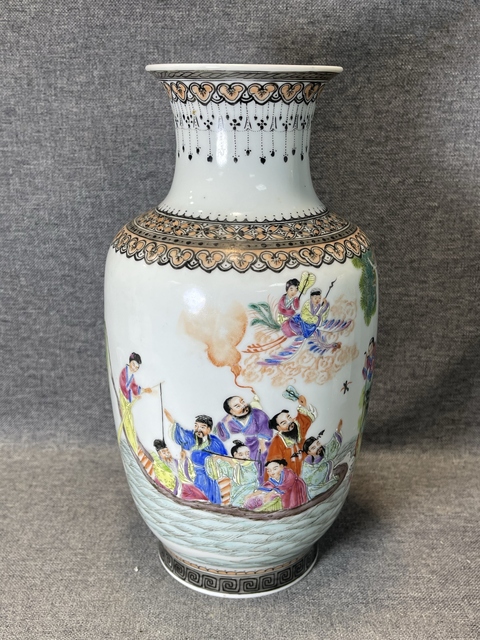 古玩陶瓷粉彩人物故事圖燈籠瓶拍賣，當(dāng)前價(jià)格29800元