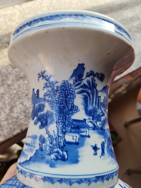 古玩陶瓷清乾隆 青花山水風(fēng)景高士圖盤口瓶真品鑒賞圖