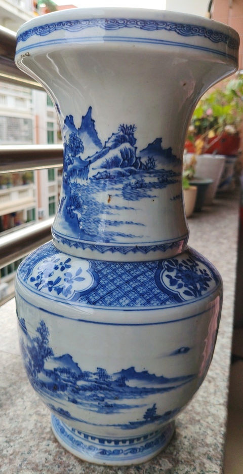 古玩陶瓷清乾隆 青花山水風(fēng)景高士圖盤口瓶真品鑒賞圖