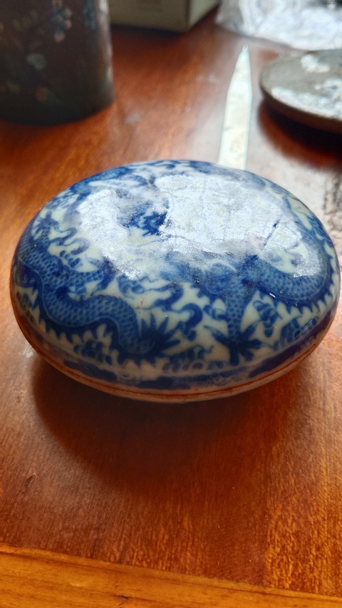 古玩陶瓷清代晚期龍紋青花印泥盒真品鑒賞圖