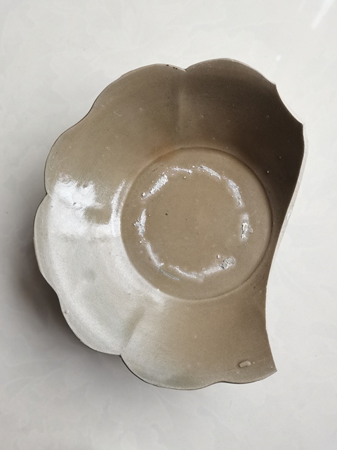 古玩陶瓷越窯青瓷花口碗真品鑒賞圖