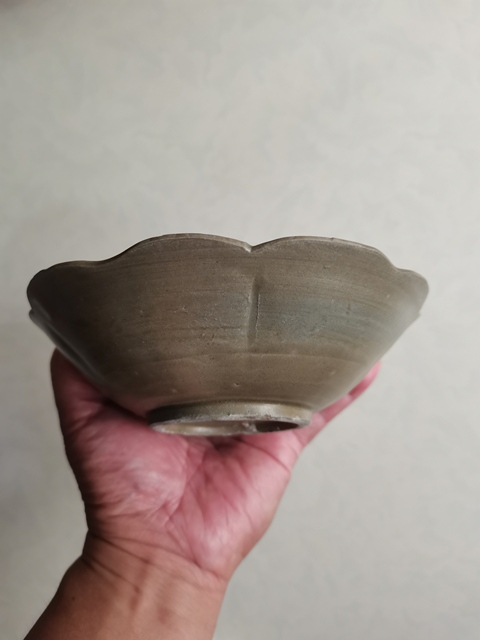 古玩陶瓷越窯青瓷花口碗真品鑒賞圖