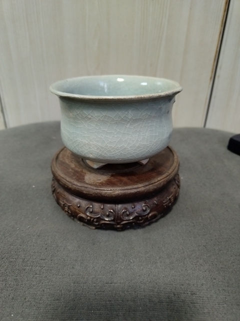 古玩陶瓷三足香爐真品鑒賞圖