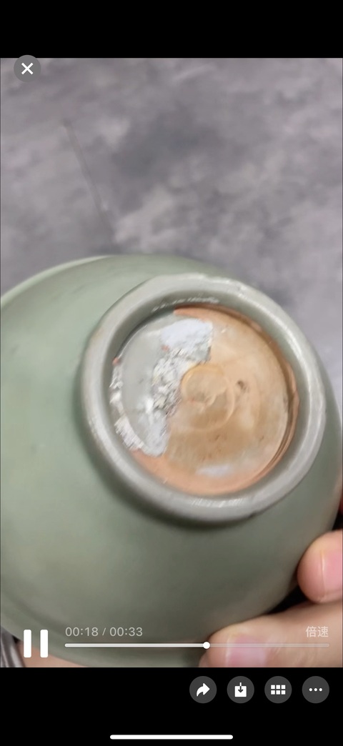 古玩陶瓷龍泉青瓷花卉紋碗真品鑒賞圖