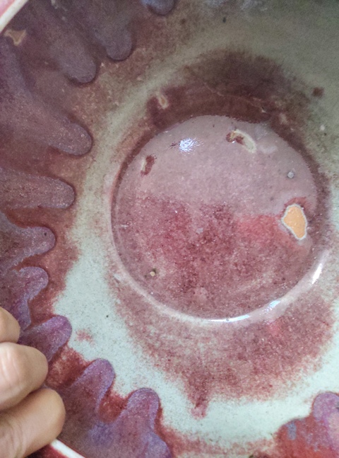 古玩陶瓷紅釉三足爐真品鑒賞圖