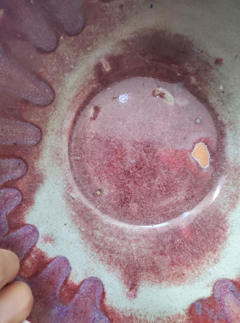 古玩陶瓷紅釉三足爐真品鑒賞圖