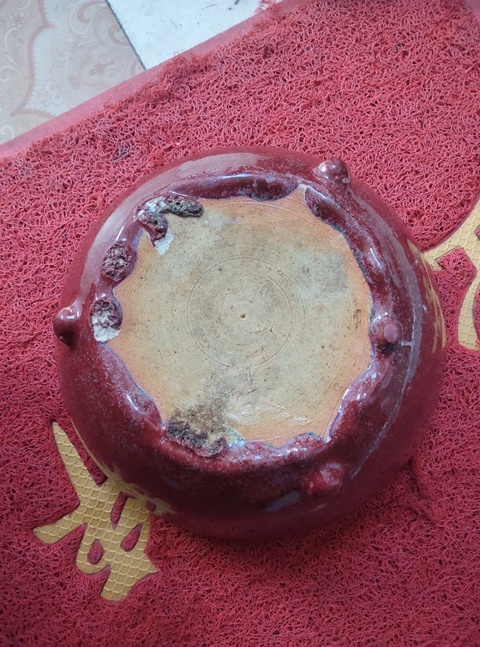 古玩陶瓷紅釉三足爐真品鑒賞圖