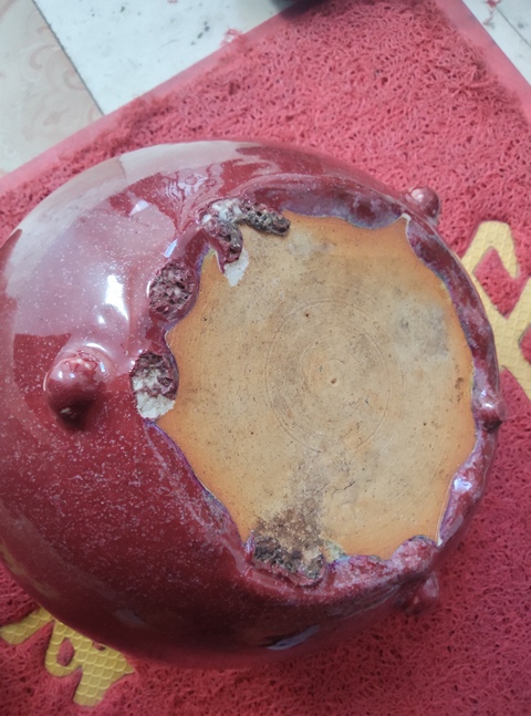 古玩陶瓷紅釉三足爐真品鑒賞圖