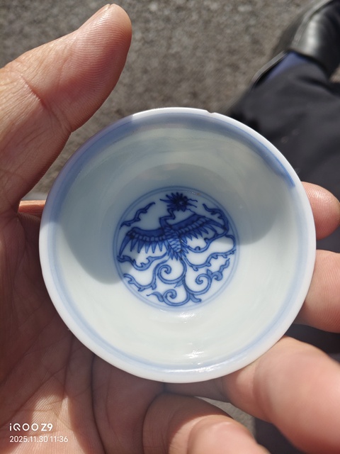 古玩陶瓷日本明治青花鳳紋茶碗真品鑒賞圖