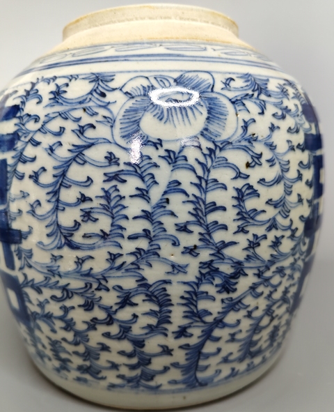 古玩陶瓷青花纏枝花卉紋喜字罐真品鑒賞圖