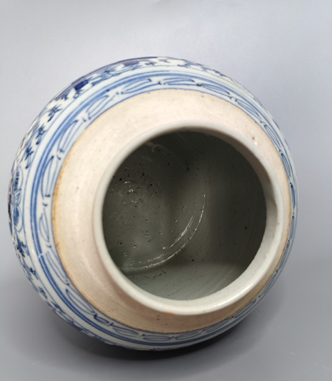 古玩陶瓷青花纏枝花卉紋喜字罐真品鑒賞圖