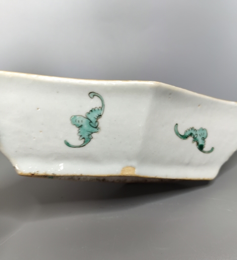 古玩陶瓷松石綠地粉彩花卉紋角碗真品鑒賞圖