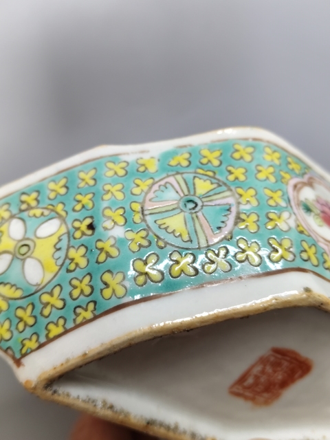 古玩陶瓷松石綠地粉彩花卉紋角碗真品鑒賞圖