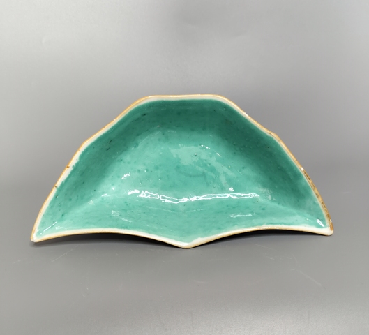 古玩陶瓷松石綠地粉彩花卉紋角碗真品鑒賞圖