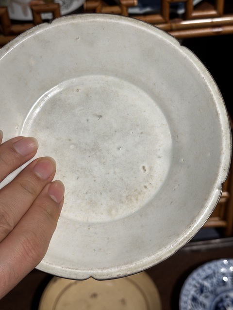 古玩陶瓷白釉五花口盤真品鑒賞圖
