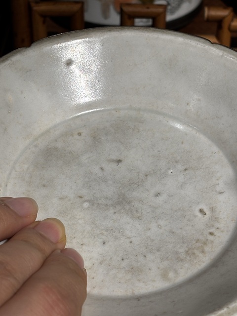 古玩陶瓷白釉五花口盤真品鑒賞圖