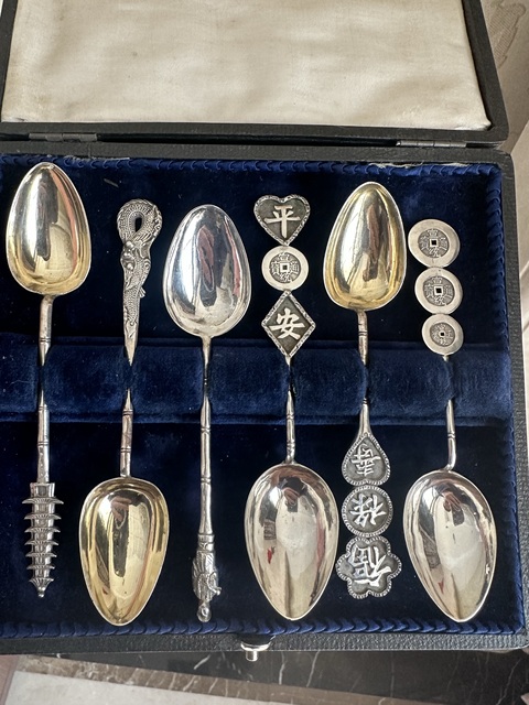 古玩雜項銀質吉祥紋餐具套裝真品鑒賞圖