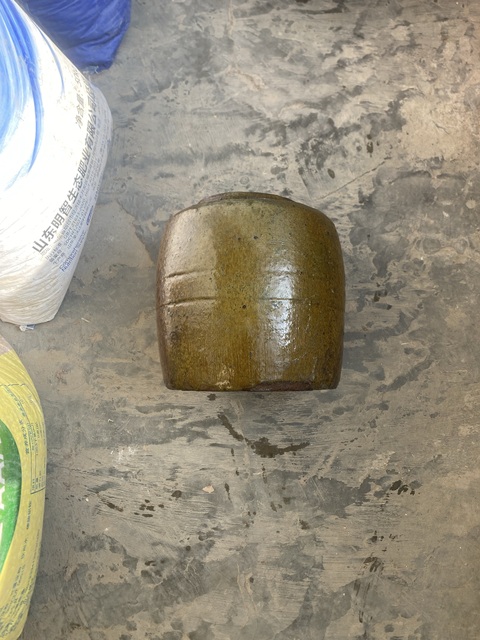 古玩陶瓷現代醬釉罐真品鑒賞圖