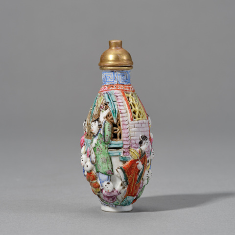 古玩陶瓷粉彩堆塑人物紋鼻煙壺真品鑒賞圖