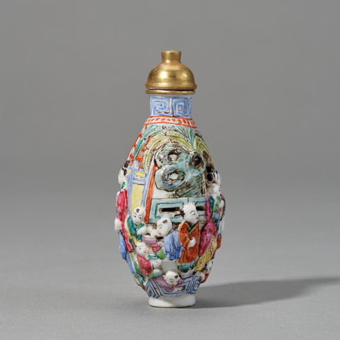 古玩陶瓷粉彩堆塑人物紋鼻煙壺真品鑒賞圖