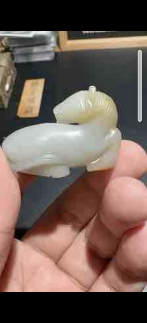 古玩玉器和田玉雕“臥馬”擺件真品鑒賞圖