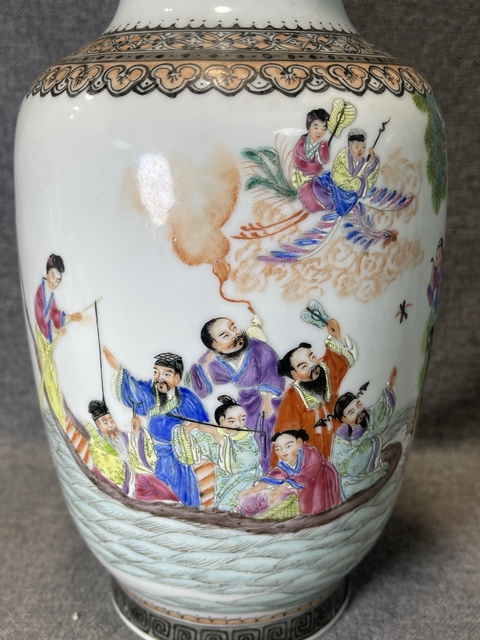 古玩陶瓷粉彩人物故事圖燈籠瓶拍賣，當(dāng)前價(jià)格29800元