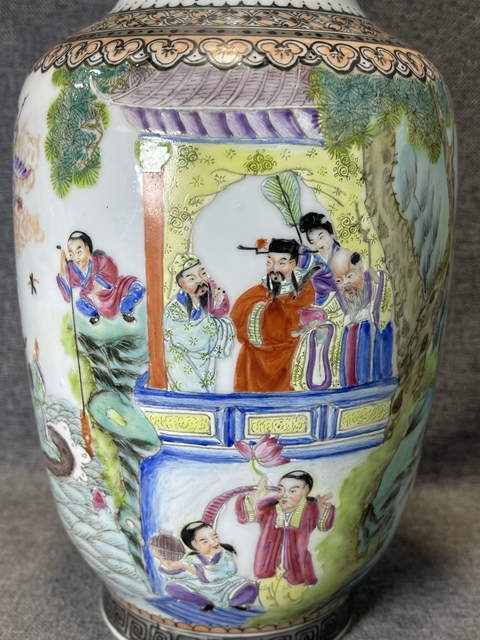 古玩陶瓷粉彩人物故事圖燈籠瓶拍賣，當(dāng)前價(jià)格29800元