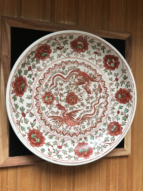 古玩陶瓷紅綠彩鳳傳花卉紋臥盤真品鑒賞圖