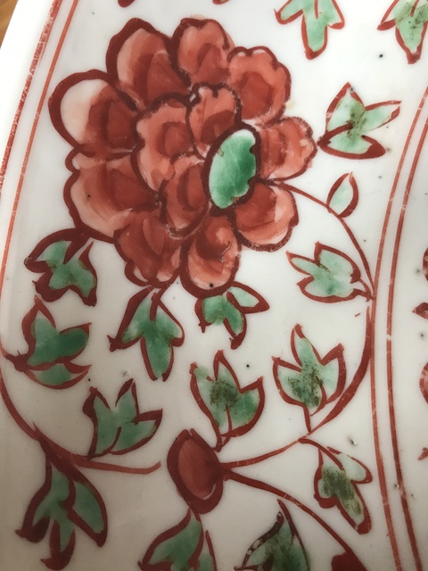 古玩陶瓷紅綠彩鳳傳花卉紋臥盤真品鑒賞圖
