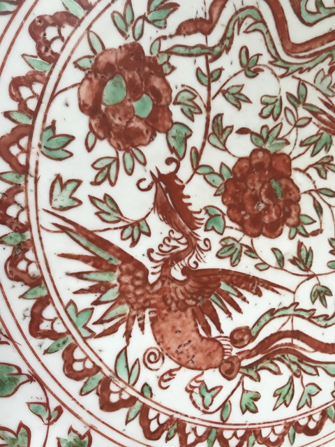古玩陶瓷紅綠彩鳳傳花卉紋臥盤真品鑒賞圖