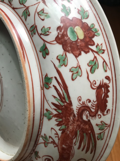 古玩陶瓷紅綠彩鳳傳花卉紋臥盤真品鑒賞圖