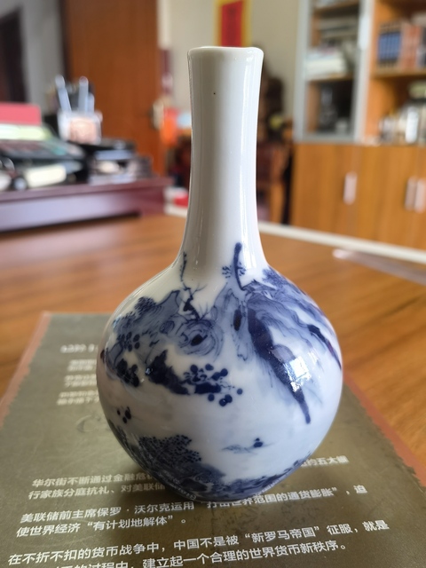 古玩陶瓷清光緒至民國青花山水紋小瓶真品鑒賞圖