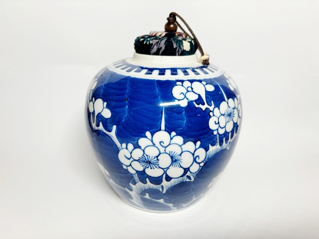 古玩陶瓷清·晚期光緒青花留白沙口冰梅罐拍賣，當前價格1888元