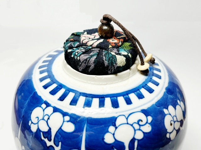 古玩陶瓷清·晚期光緒青花留白沙口冰梅罐拍賣，當前價格1888元