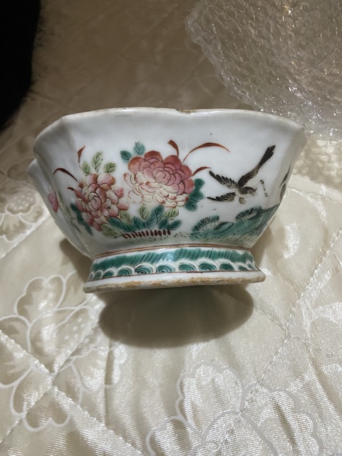 古玩陶瓷粉彩花鳥紋貢碗真品鑒賞圖