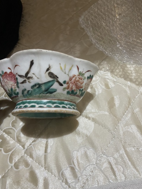 古玩陶瓷粉彩花鳥紋貢碗真品鑒賞圖