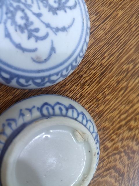 古玩陶瓷花卉紋青花蓋盒真品鑒賞圖