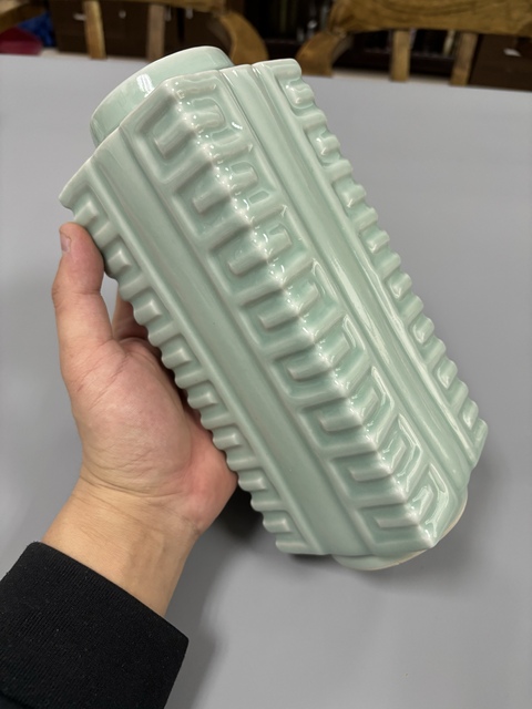 古玩陶瓷青釉琮式瓶真品鑒賞圖